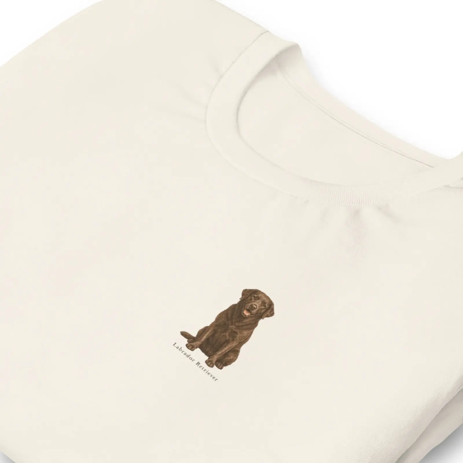 Brun labrador | T-shirt i vit från Dogdays