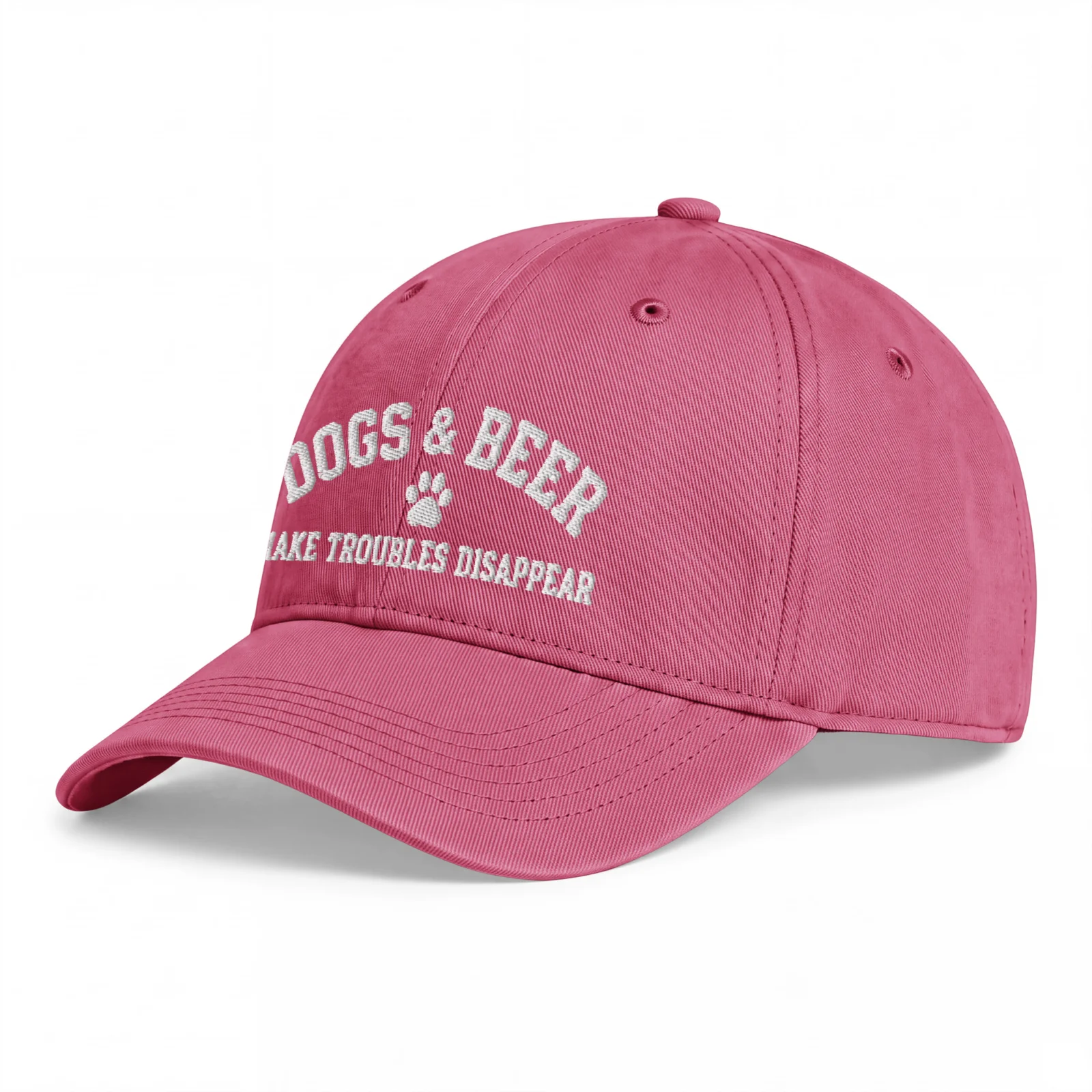 Karmosinröd Dad Cap, sedd snett framifrån – Dogs and beer