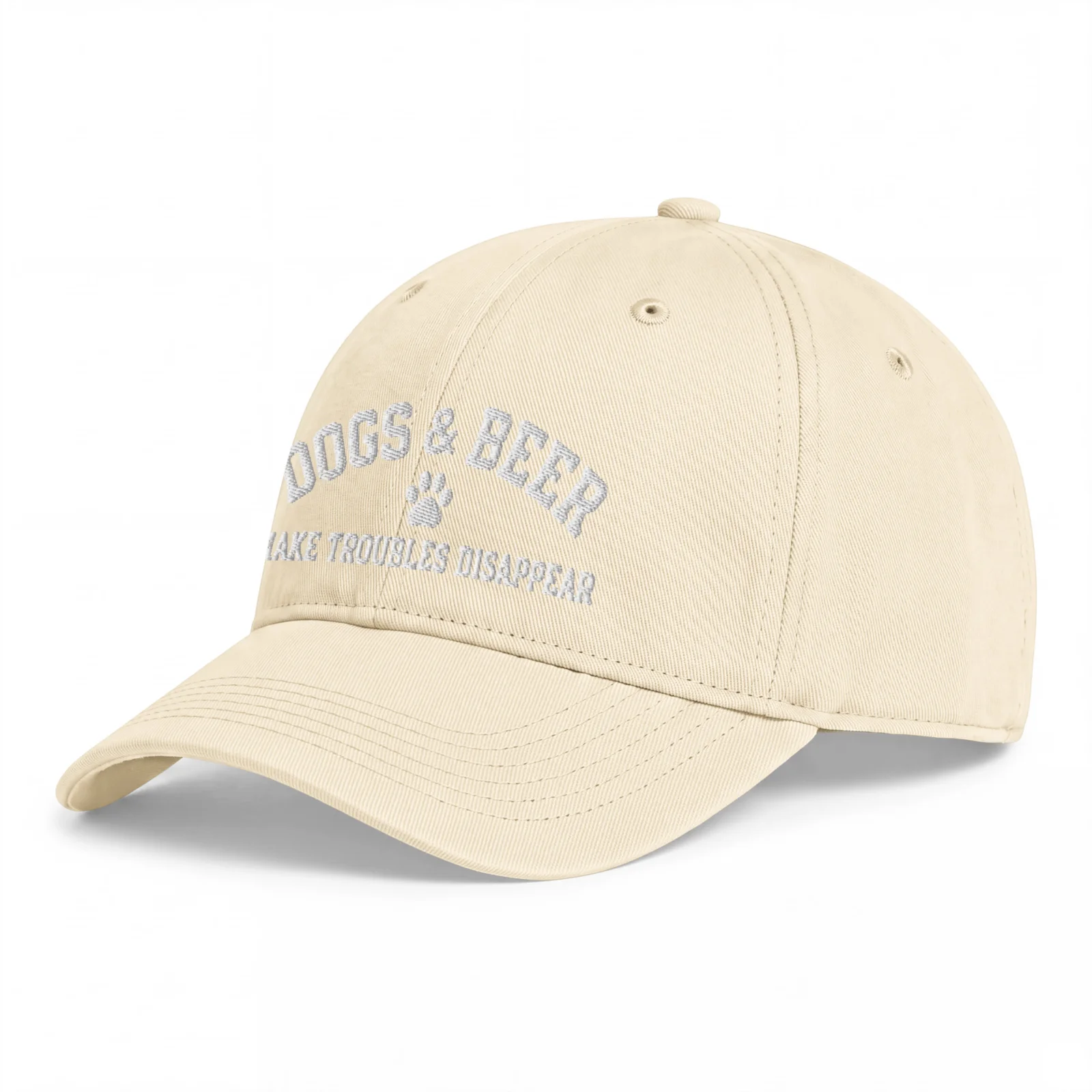 Off-white Dad Cap, sedd snett framifrån – Dogs and beer
