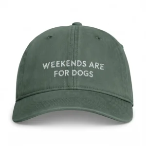 Mossgrön Dad Cap, framifrån – Weekends are for dogs