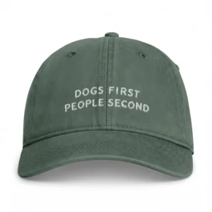 Mossgrön Dad Cap, framifrån – Dogs First.